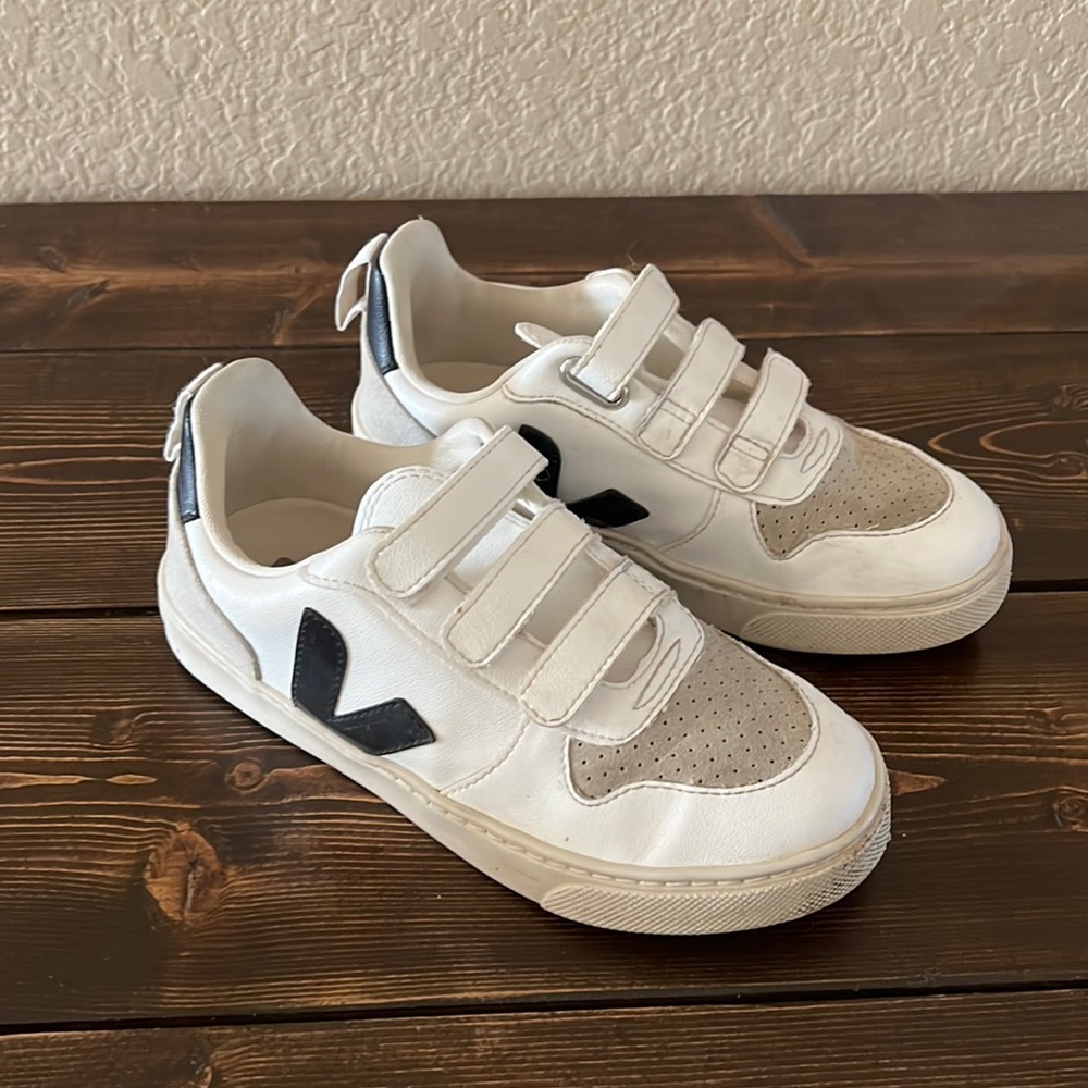 Kids Veja V-10 shoes